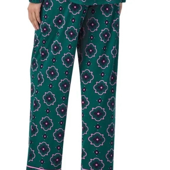 ⭐️ Firm Price ⭐️ worn once Room Service Green Geo Pajama Set - Picture 5 of 7